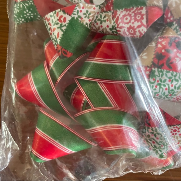 Vintage Berwick Old Fashioned Self-Stick Holiday Bows / Christmas Bows - 12 Bows - Picture 3 of 9